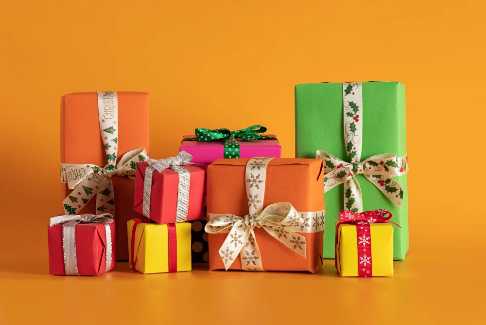 Read more about the article How to Wrap Gifts So They Look Sharp, Thoughtful and Not Like a Last-Minute Panic