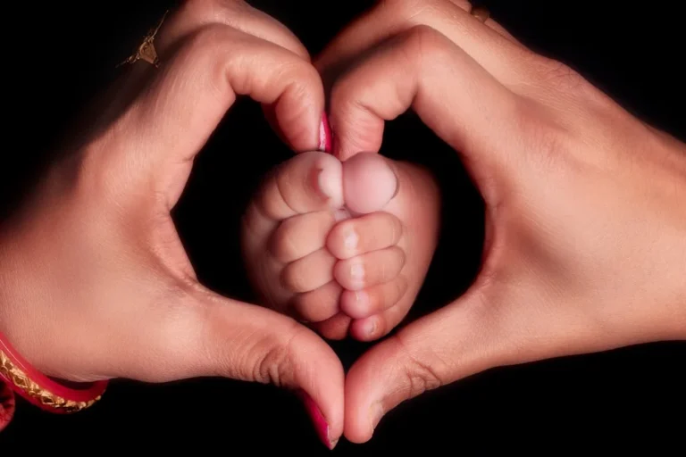 Read more about the article Sentimental Gifts For New Moms: Thoughtful Ideas