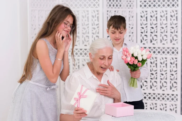 Read more about the article 27 Gifts for an Aunt Who Has Everything (No More Clutter)