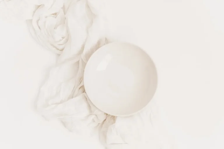 Read more about the article 19 Calming Gift Ideas for Overthinkers Who Value Simplicity