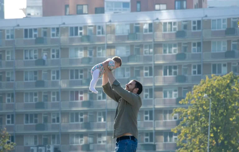 Read more about the article 29 Gifts for Your Husband After Becoming a Dad
