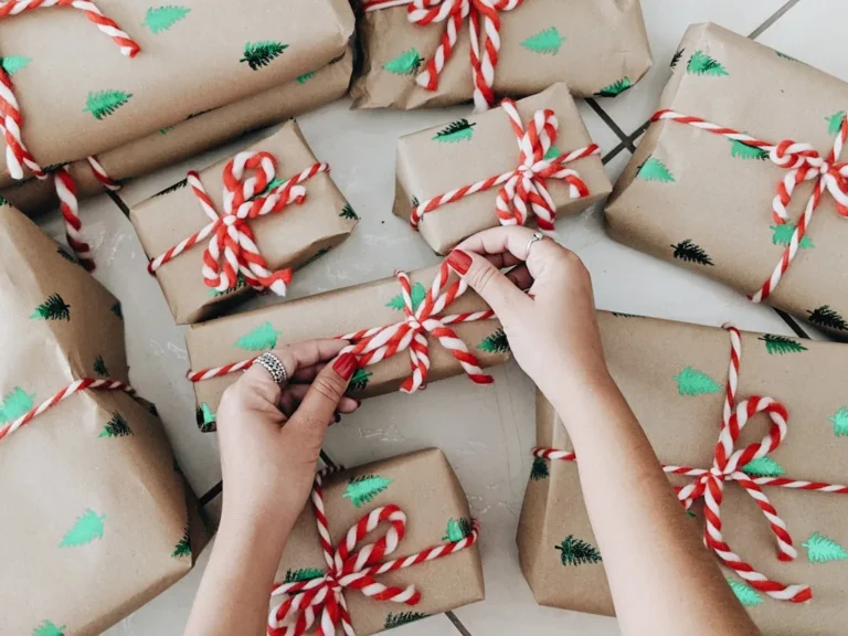 Read more about the article Why Do People Overthink Gift Giving? 17 Low-Pressure Solutions