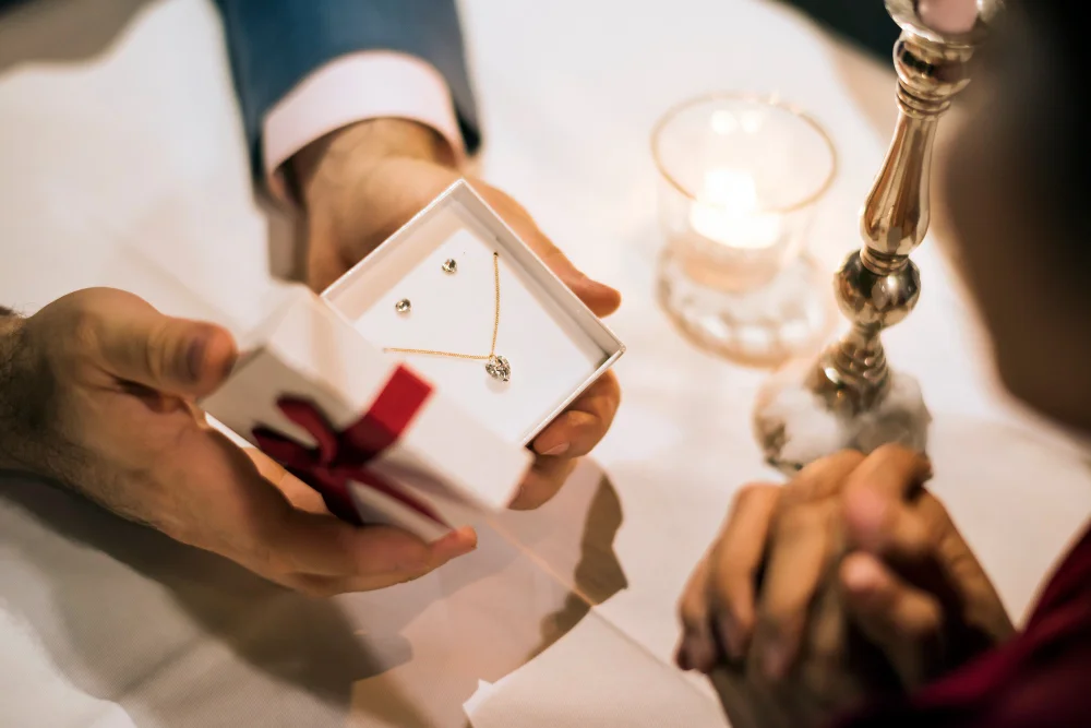 Read more about the article Best Jewelry Gifts for Her: How to Actually Pick the Right Piece