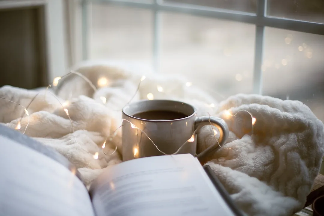Read more about the article 16 Budget Gifts for Women Who Love Cozy Things