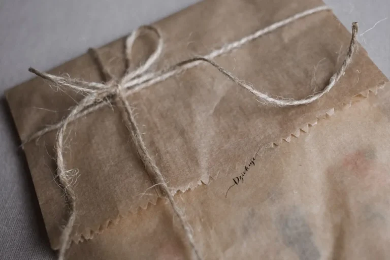 Read more about the article When Should You Not Give a Gift? Etiquette That Helps