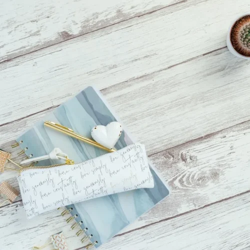 Selection of practical gifts for anxious friends including weighted lap pad, noise-reducing earplugs, and organised everyday bag