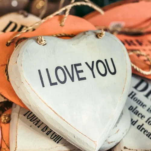 Meaningful Gifts for Someone You Love: 25+ Heartfelt Ideas